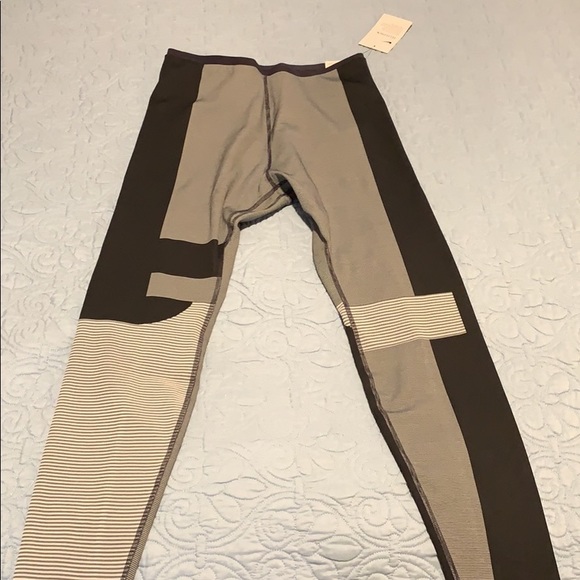 Women’s Nike running leggings - Picture 3 of 4